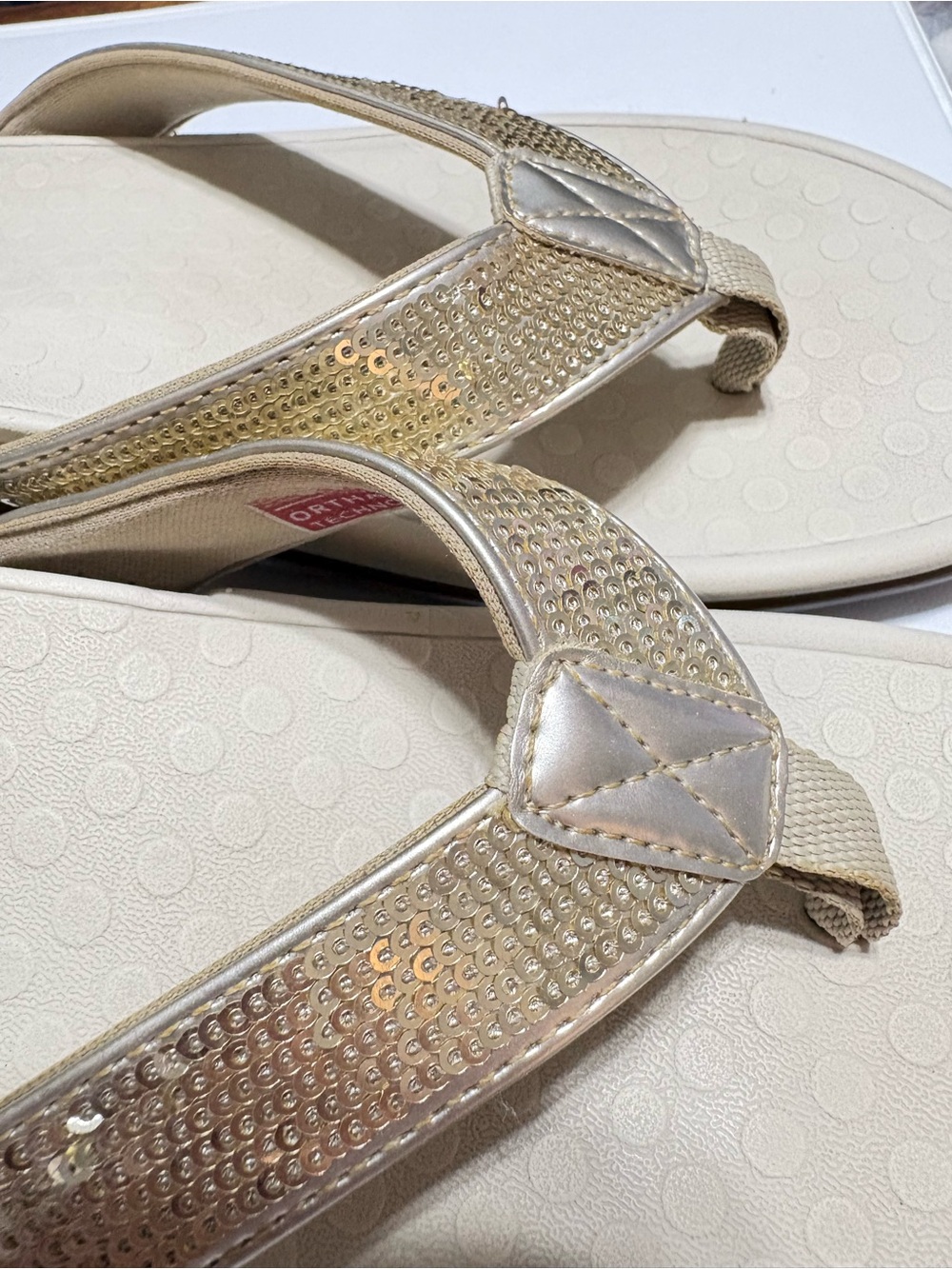 New Vionic Women's Tide Gold Sequined Orthotic Thong Sandals - Size 8 - Picture 2 of 16